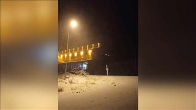 Uludağ'da Oteller Bölgesi kar yağışıyla beyaza büründü