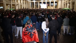 Hiljade navijača albanske reprezentacije u Tirani prati utakmicu sa Srbijom