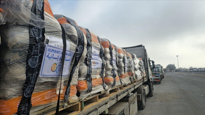 Aid trucks begin entering Gaza under ceasefire agreement