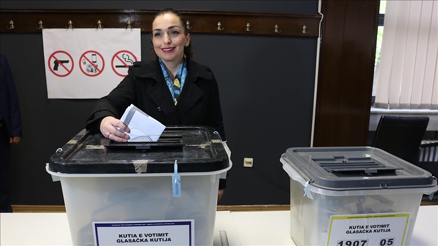 Zgjedhjet lokale në Kosovë  voton presidentja Osmani