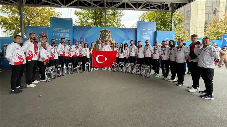 Milli sporcular, Kick Boks Dünya Kupası'nda 17'si altın toplam 27 madalya kazandı