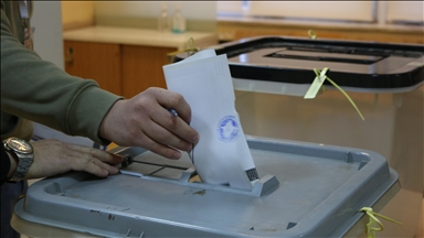 Kosova'da halk yerel seçim için sandık başında