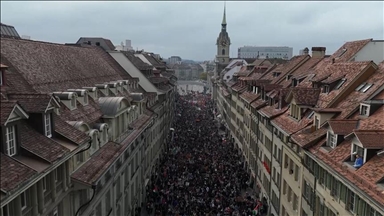 Švicarska policija koristila suzavac i vodene topove na propalestinskim protestima u Bernu