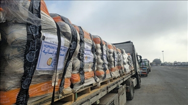 Aid trucks begin entering Gaza under ceasefire agreement