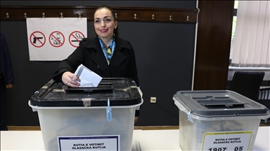 Zgjedhjet lokale në Kosovë, voton presidentja Osmani