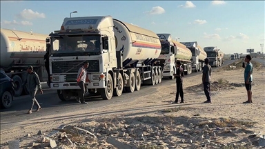 لأول مرة منذ هدنة يناير.. دخول شاحنات غاز ووقود إلى غزة 