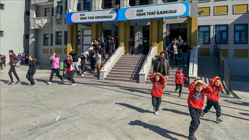 MEB'den afetlere karşı okullarda eş zamanlı tahliye tatbikatı