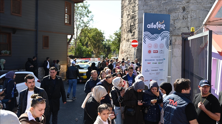 Yedikule Hisarı'ndaki "Aile Festivali" 180 bini aşkın ziyaretçiyi ağırladı