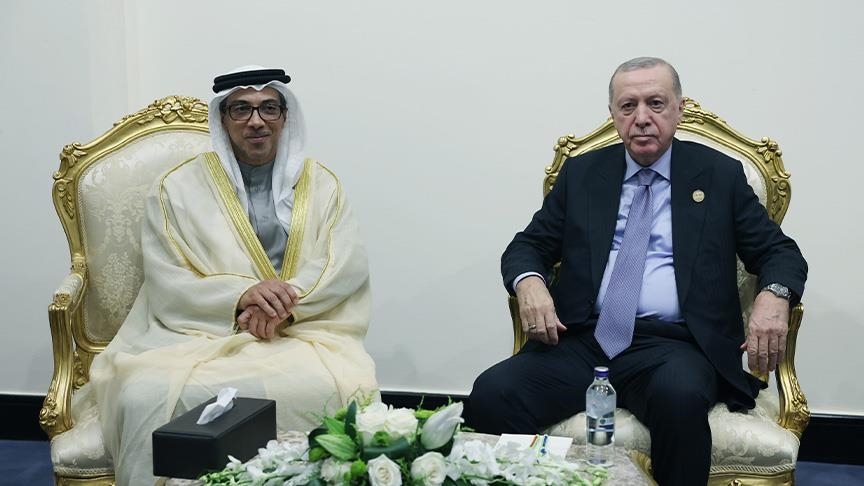 الرئيس أردوغان يلتقي نائب رئيس الإمارات في شرم الشيخ