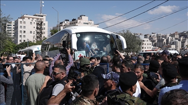 Izrael oslobađa stotine palestinskih zatvorenika u skladu s sporazumom o primirju u Gazi