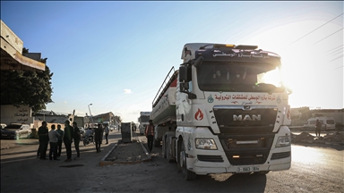 مساعدات "محدودة جدا".. 173 شاحنة فقط دخلت غزة الأحد