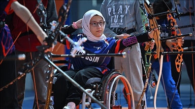 Okçulukla sosyalleşen Asuman, yarışacağı günlere hazırlanıyor