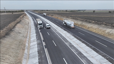 Edirne-Kırklareli arasındaki "melodili yol"dan geçenler Mehter Marşı eşliğinde yolculuk yapıyor