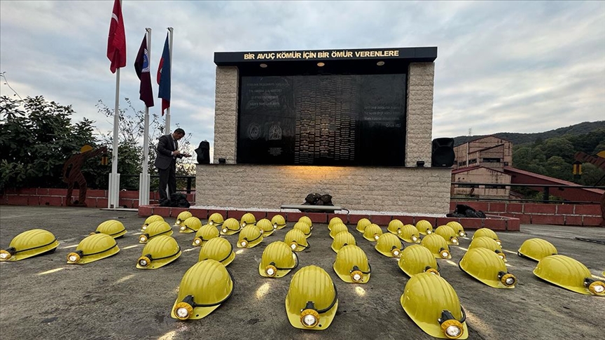 Amasra'daki patlamada hayatını kaybeden 43 madenci anıldı