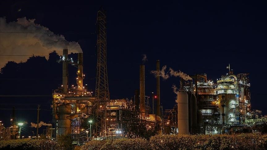 Uluslararası Enerji Ajansı, küresel petrol talebi artış öngörüsünü düşürdü