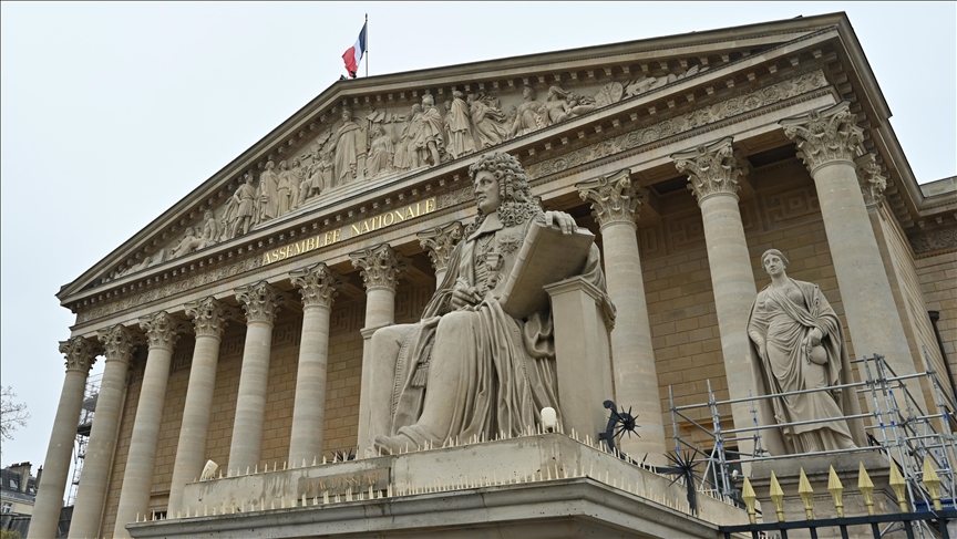 France: Macron menace de dissolution en cas d’adoption d’une motion de censure contre le gouvernement