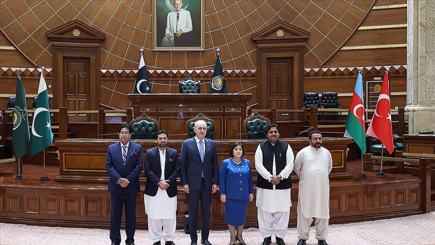 TBMM Başkanı Kurtulmuş, Pakistan'da Pencap Eyalet Meclisi'ni ziyaret etti