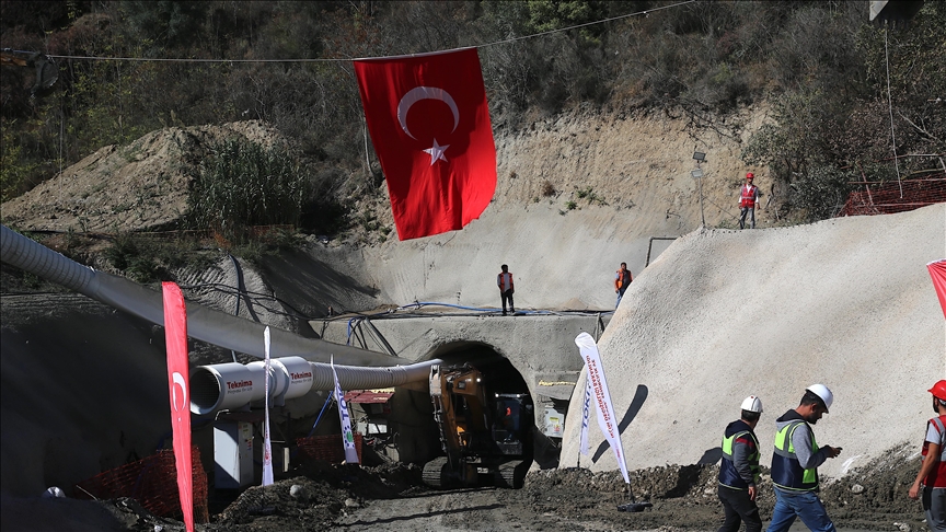 Depremlerin vurduğu Hatay'da 11,2 kilometrelik atık su tüneli inşa ediliyor