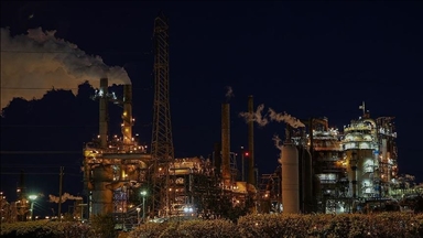 Uluslararası Enerji Ajansı, küresel petrol talebi artış öngörüsünü düşürdü