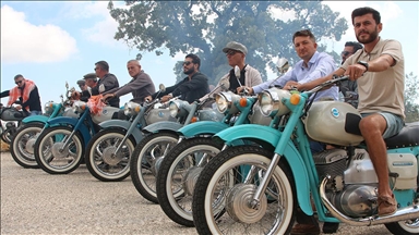 Rus yapımı hurda motosikletler, meraklılarının girişimiyle yeniden yollarda