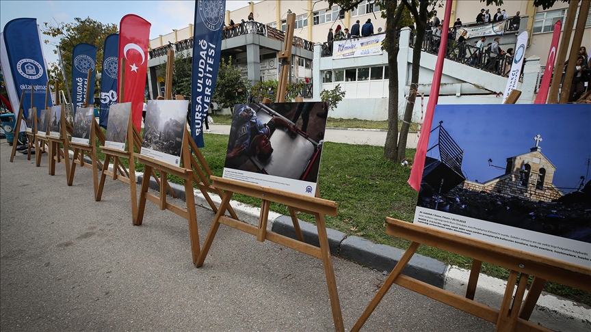 Bursa Uludağ Üniversitesi'nde AA'nın "Kanıt" kitabındaki fotoğraflardan oluşan sergi açıldı