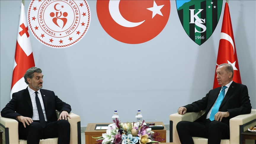 أردوغان يلتقي نظيره الجورجي على هامش مباراة منتخبي البلدين