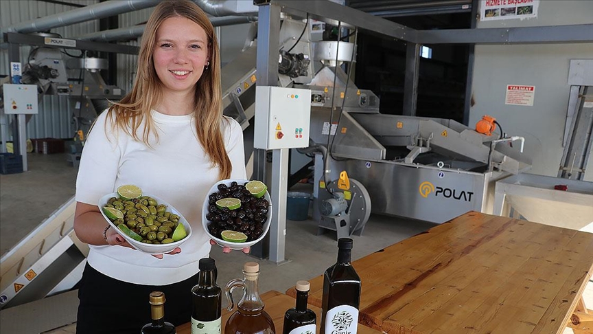 Kadın çiftçi yetiştirdiği zeytine devlet desteğiyle kurduğu tesisle katma değer kazandırıyor