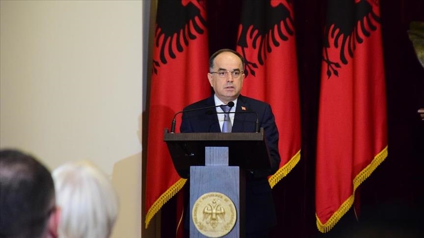 PD dorëzon në Kuvendin e Shqipërisë kërkesë për shkarkimin e presidentit Begaj