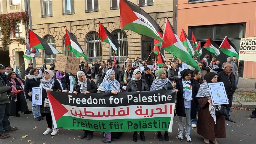 Almanya’da akademik ve kültürel alanda Filistin destekçilerine uygulanan baskı protesto edildi