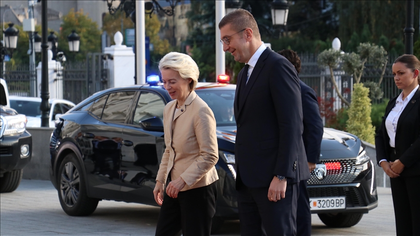 Shefja e Komisionit Evropian von der Leyen pritet në Shkup nga kryeministri Mickoski