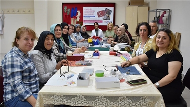 Özel gereksinimli bireylerin anneleri takı tasarımının inceliklerini öğreniyor