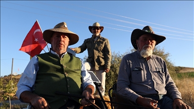 Peace activists traveling from Germany to Jerusalem by horse-drawn carriage reach Konya