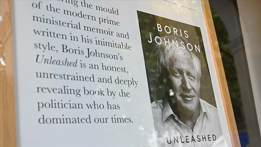 Eski İngiltere Başbakanı Johnson, kitaplarını yazarken yapay zekadan faydalandığını söyledi