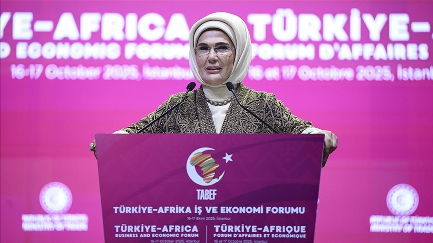 Emine Erdoğan: Dünyaya söyleyecek sözleri, anlatacak hayalleri olan kadınlara kulak verelim