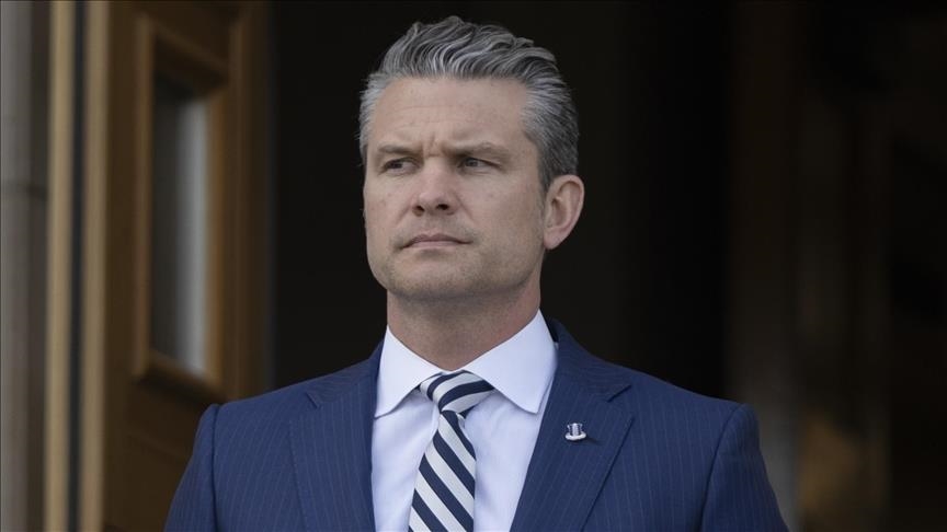 Avion šefa Pentagona prinudno sletio u Veliku Britaniju