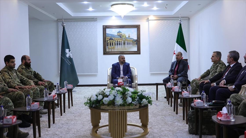 وفد عسكري تركي يلتقي وزير الدفاع السوري بدمشق