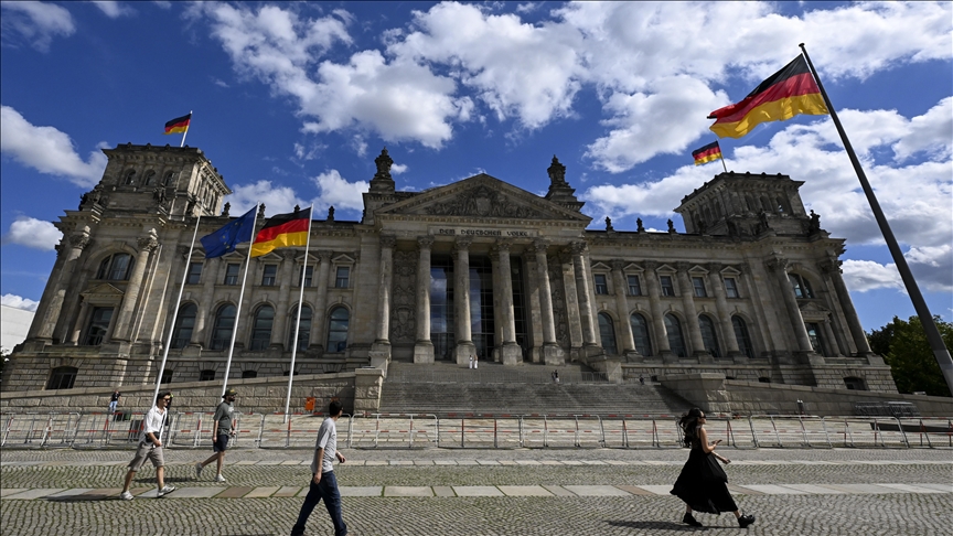 German parliament gets 150,000 signatures demanding justice for neo-Nazi terror victims