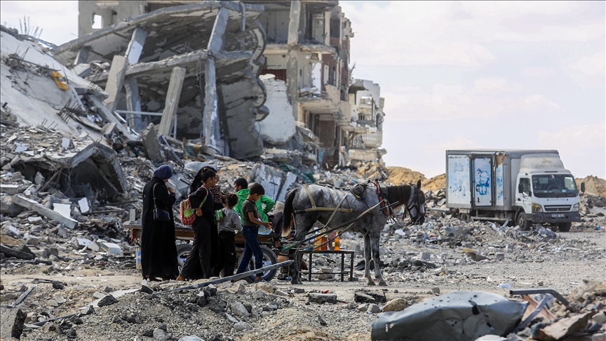 Familjet në Gaza përballen me shkatërrim dhe luftojnë për mbijetesë mes rrënojave