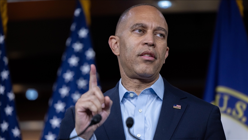 US House minority leader calls for bipartisan talks to end shutdown, blasts Republican policies