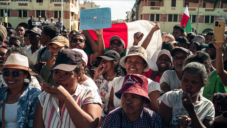 Madagascar in government transition as military takes oath as president