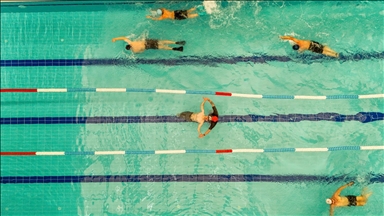 Ümraniye Belediyesi Engelsiz Spor Merkezi'nin yüzme takımı maçlara hazırlanıyor