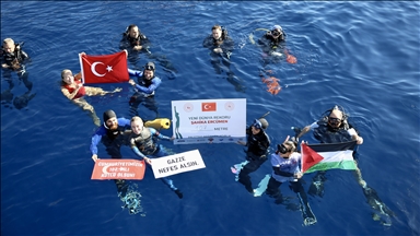 التركية أرجومان تهدي غزة رقما قياسيا في الغوص 