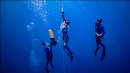 Turkish diver Sahika Ercumen breaks world record in dive devoted to Gaza