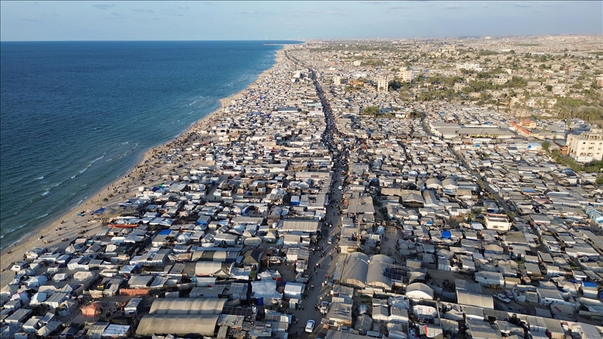 Mijëra familje në Gaza përballen me vështirësi të dëshpëruar në tenda të ngushta përgjatë bregdetit