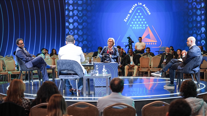 İstanbul'daki Uluslararası Sıfır Atık Forumu'nda yapay zekanın atık yönetimdeki rolü konuşuldu