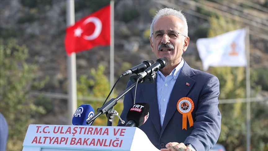 Bakan Uraloğlu: Son 23 yılda, kara yolu altyapımıza yaptığımız yatırımlarla Türkiye'yi adeta yeniden inşa ettik
