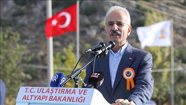 Bakan Uraloğlu: Son 23 yılda, kara yolu altyapımıza yaptığımız yatırımlarla Türkiye'yi adeta yeniden inşa ettik