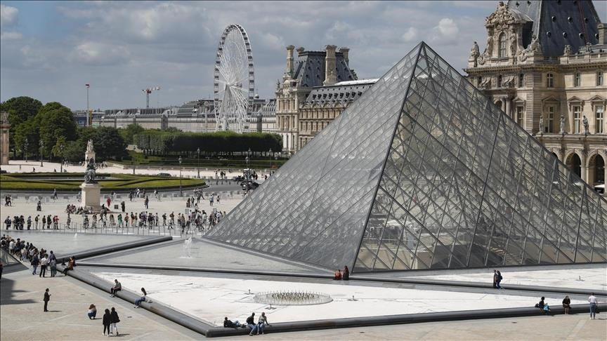 Mbyllet Muzeu i Luvrit në Paris pas grabitjes