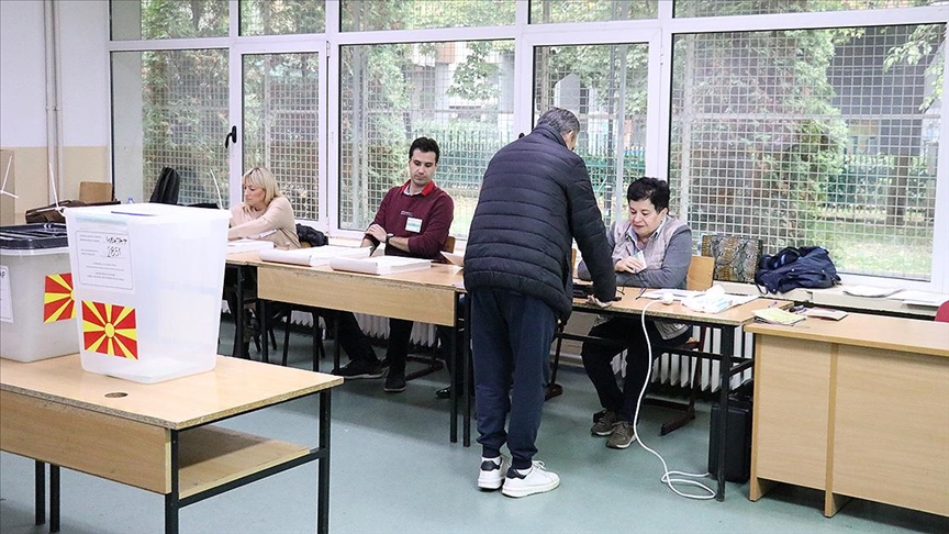 Kuzey Makedonya'da halk yerel seçim için sandık başında