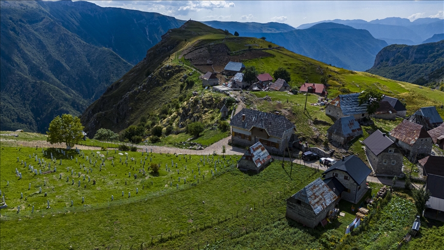 lukomir-fshati-malor-pa-teknologji-ne-bosnje-dhe-hercegovine